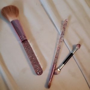 Makeup brushes